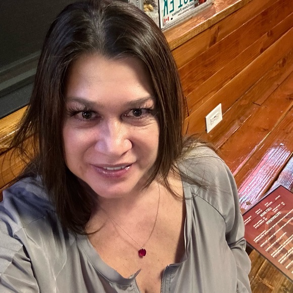 Meet your Posher, Cindy - Picture 5 of 12